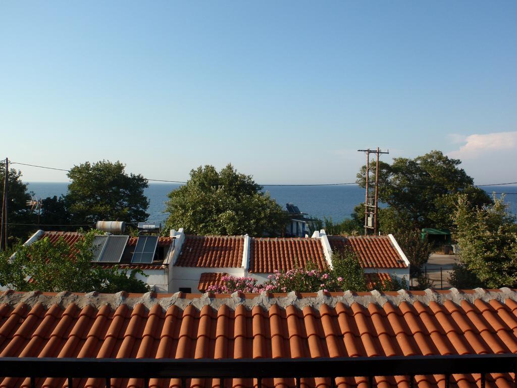 Meraklis Rooms Kariotes Exterior photo